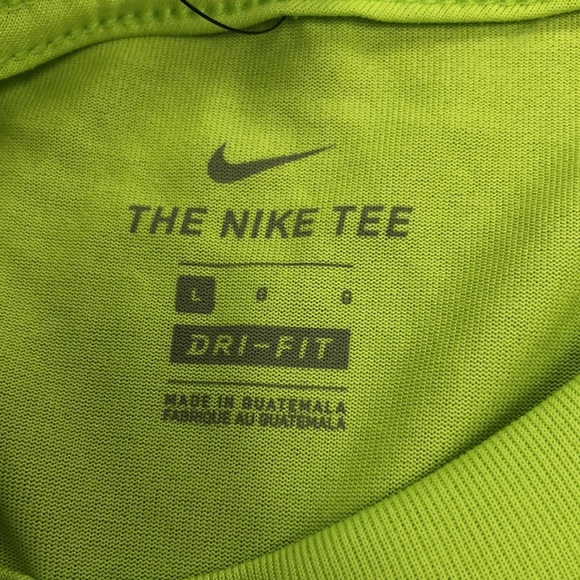 Nike Dry Fit tee - Picture 3 of 5